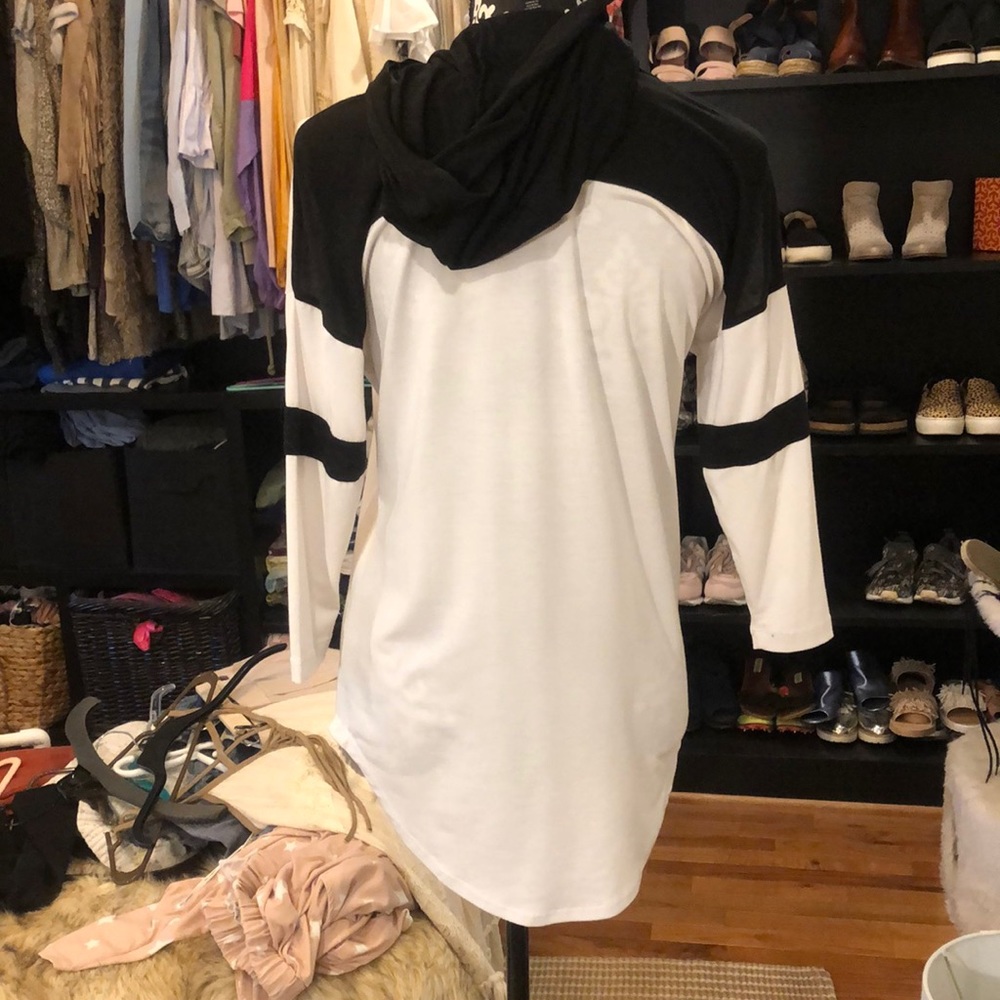 Sporty top - Picture 2 of 3